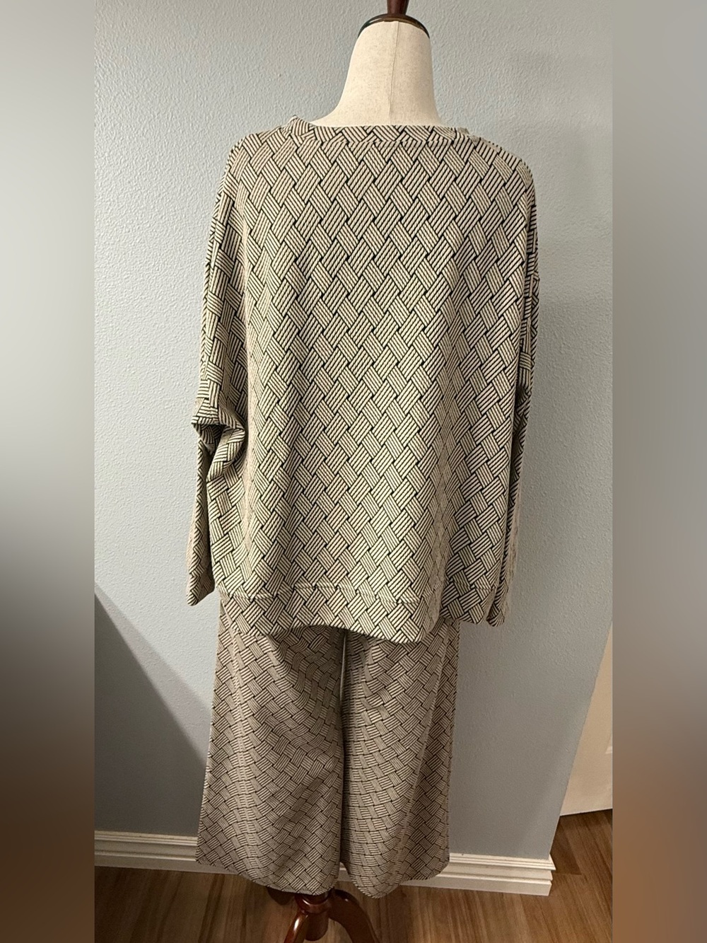 See and Be Seen Plus Size 1X Geometric 2 Piece Matching Set Tan Black - Picture 6 of 8